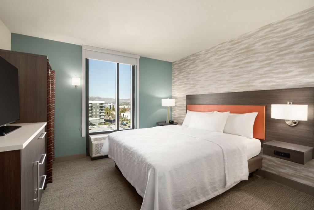 Home2 Suites By Hilton Woodland Hills Los Angeles - Suite De Un Dormitorio Con Cama King