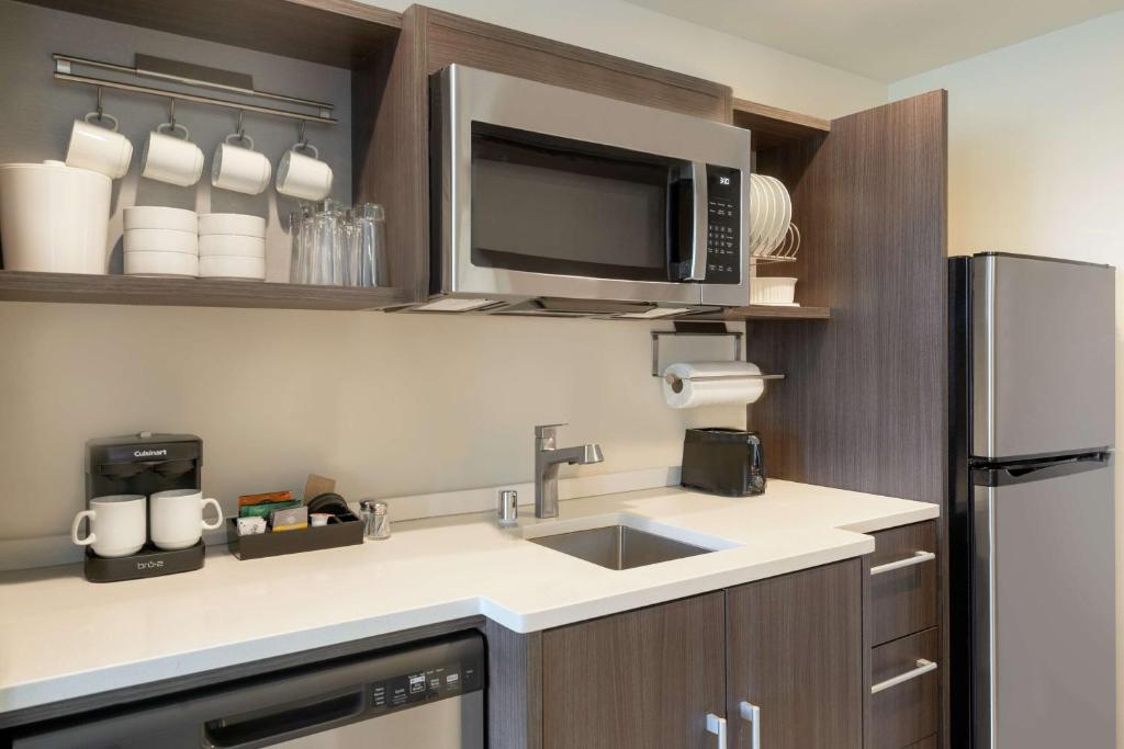 Home2 Suites By Hilton Woodland Hills Los Angeles - Suite Queen De Un Dormitorio Con Dos Camas Queen