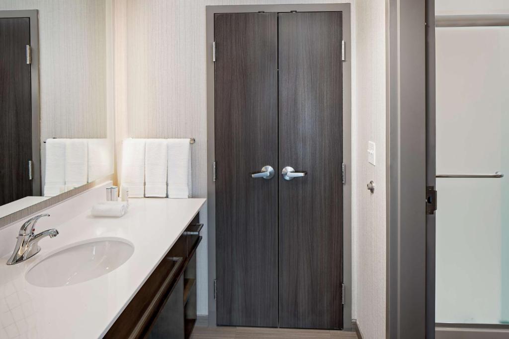 Homewood Suites By Hilton Ronkonkoma - King Studio Suite