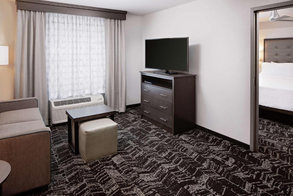 Homewood Suites By Hilton Ronkonkoma - King Suite: Movilidad Accesible/no Fumar