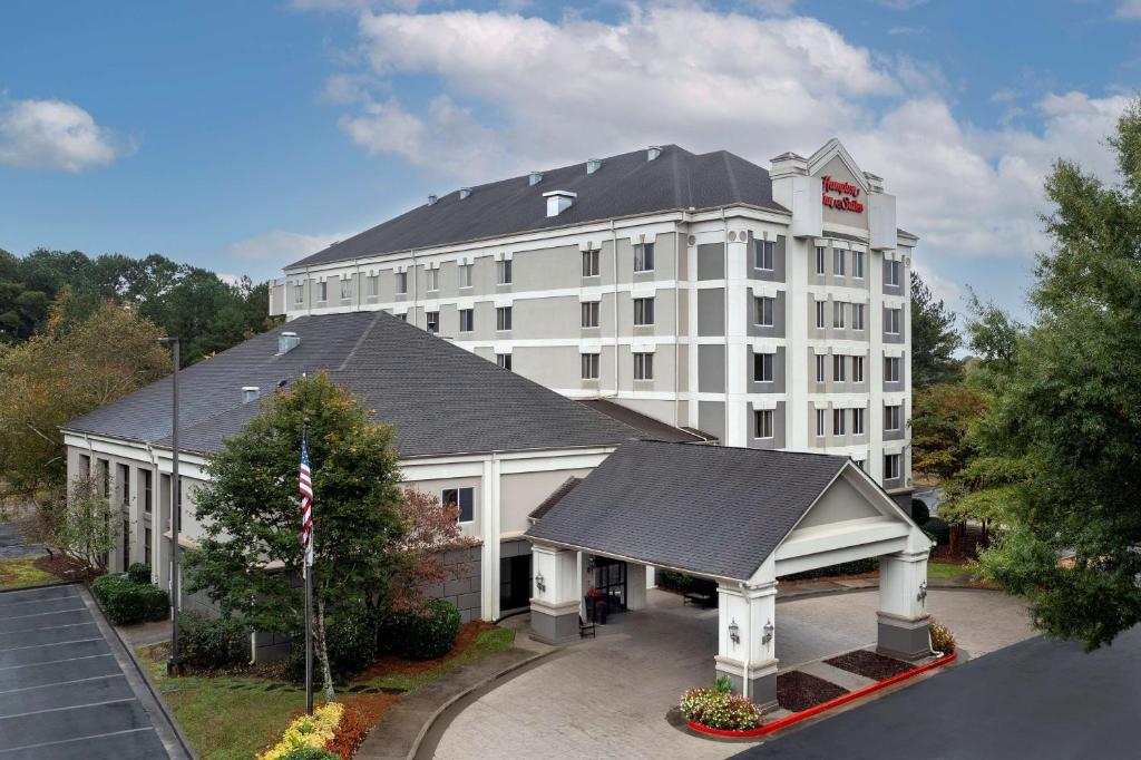 a hotel building with a gazebo in front of it at Hampton Inn & Suites Alpharetta-Windward in Alpharetta
