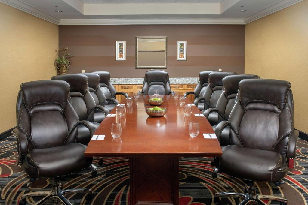 Embassy Suites by Hilton Birmingham Hoover photo