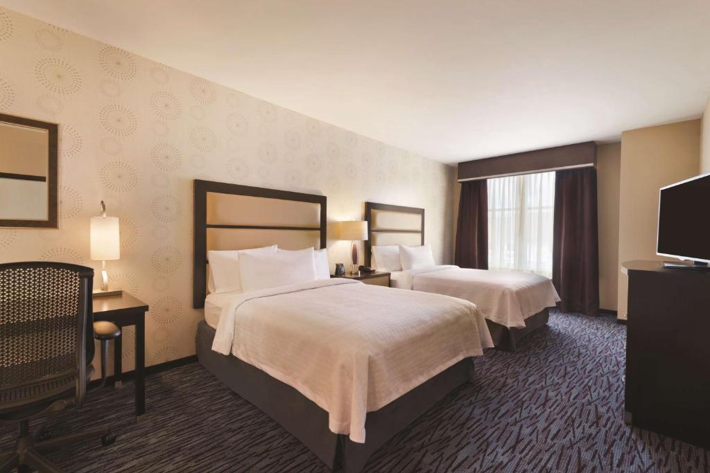 Postel nebo postele na pokoji v ubytování Homewood Suites Mobile