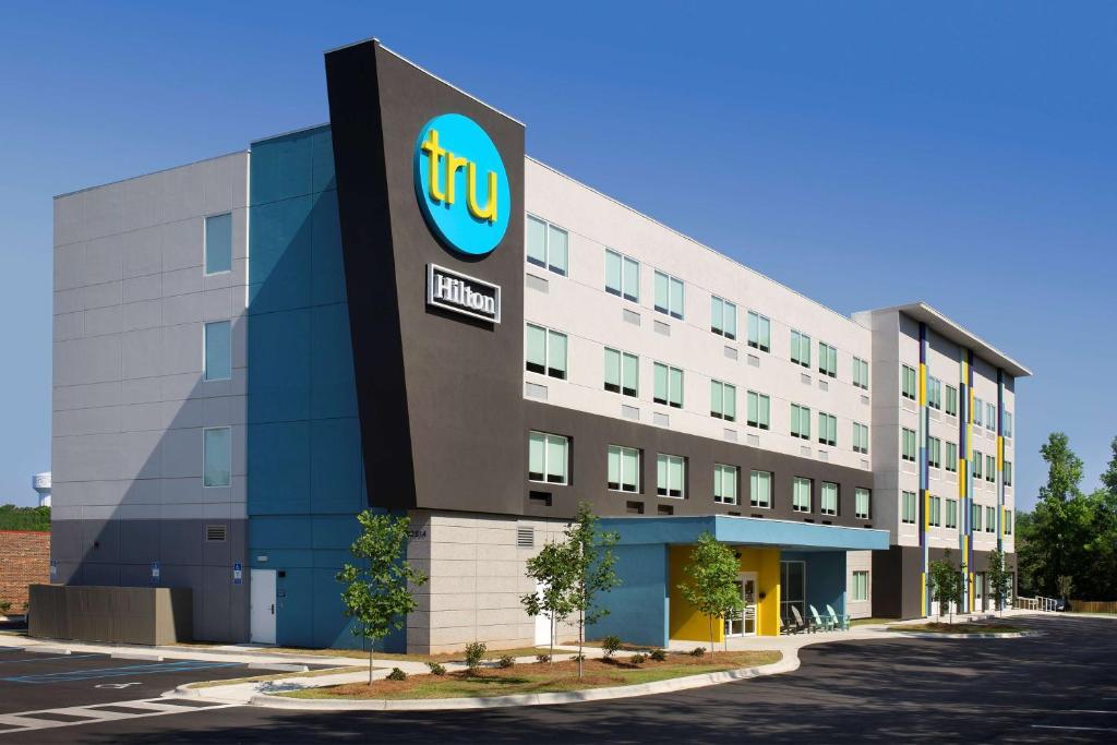 a rendering of a tru byriott hotel at Tru By Hilton Tallahassee Central in Tallahassee