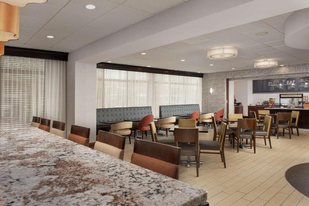 Hampton Inn Knoxville-East photo