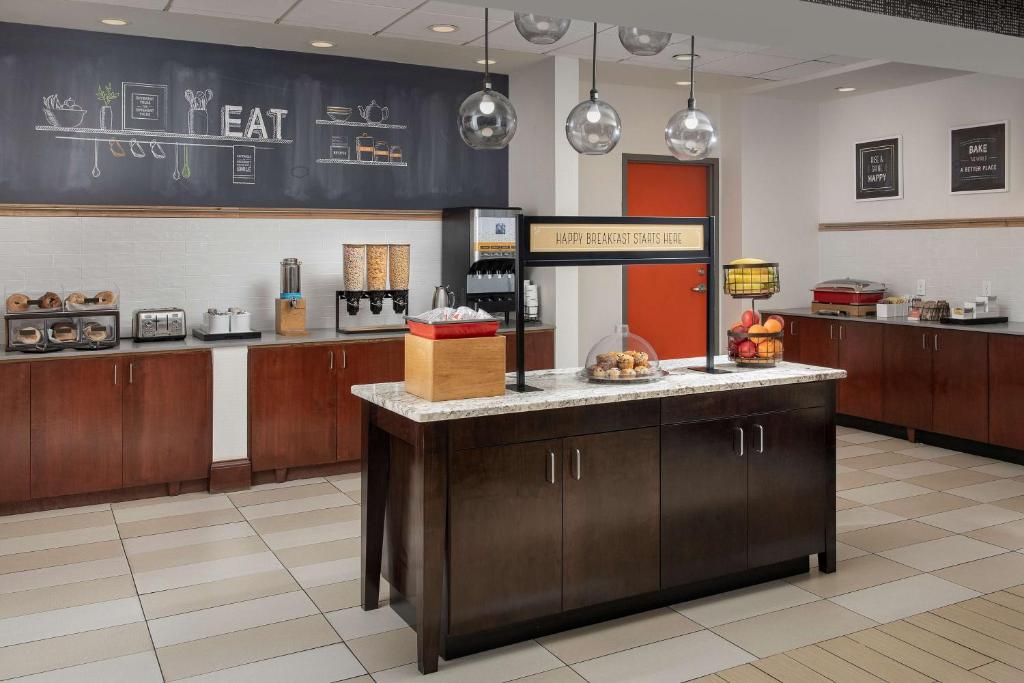 Hampton Inn Knoxville-East photo