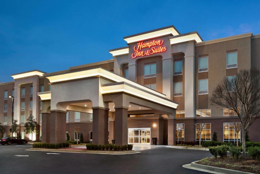 a rendering of the front of the hampton inn suites anaheim at Hampton Inn & Suites Atlanta Airport West Camp Creek Pkwy in Atlanta