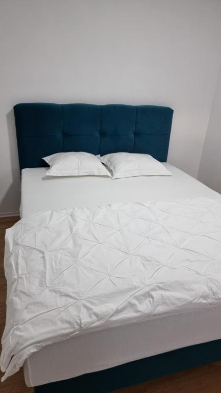 Posteľ alebo postele v izbe v ubytovaní MURIC Apartman 9