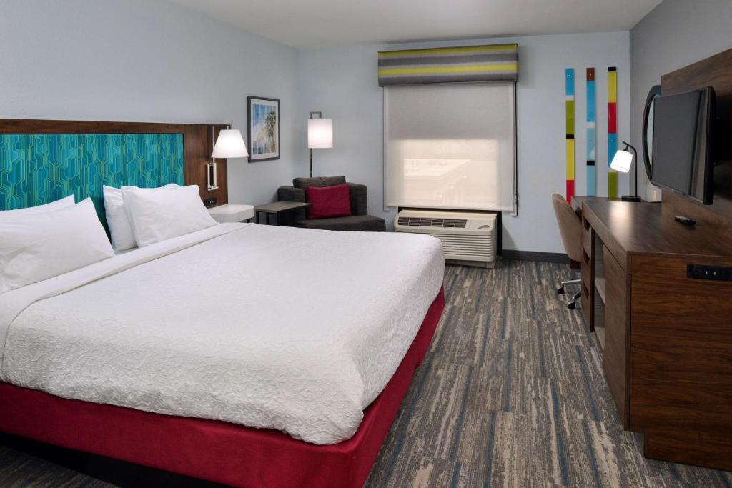 Hampton Inn by Hilton Panama City Beach photo