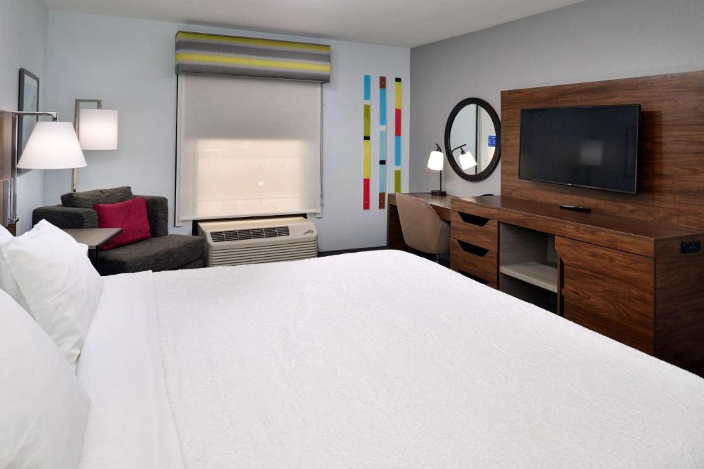 Hampton Inn by Hilton Panama City Beach photo
