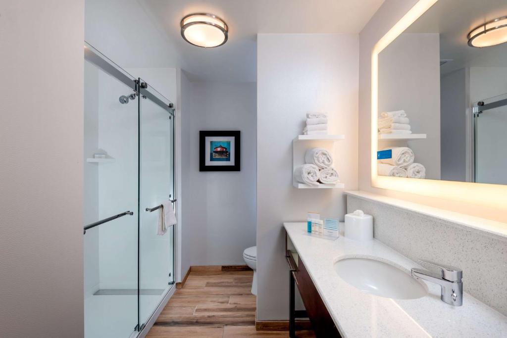 Hampton Inn Baltimore Bayview Campus photo