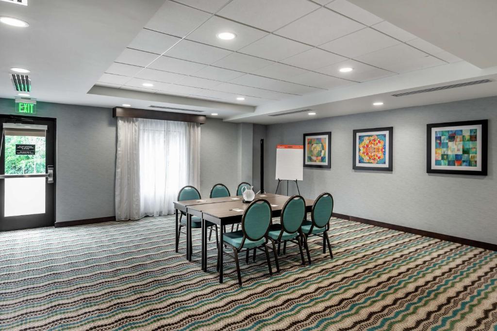 Hampton Inn Baltimore Bayview Campus photo