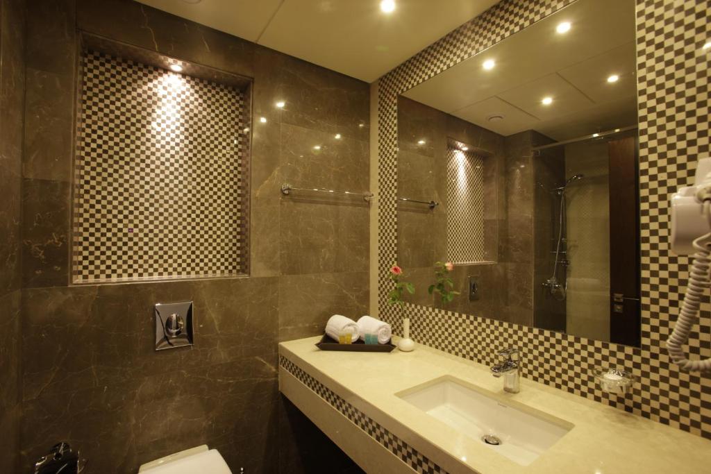 Lancaster Suites Raouche - Two Bed Rooms Family Suite Sea View With Balcony