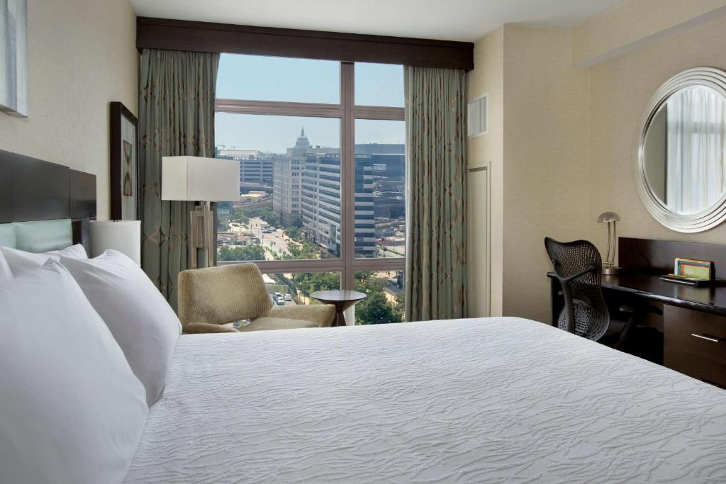 Hilton Garden Inn Washington D.C./U.S. Capitol - Deluxe King Room