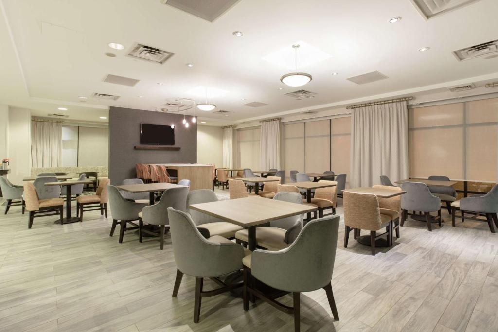 Posezení v ubytování Hampton Inn & Suites Denver-Downtown