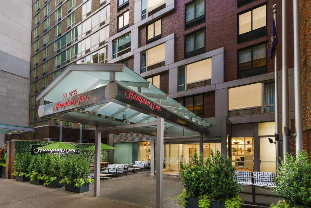 a bus stop in front of a building at Hampton Inn Manhattan-35th St Empire State Bldg in New York