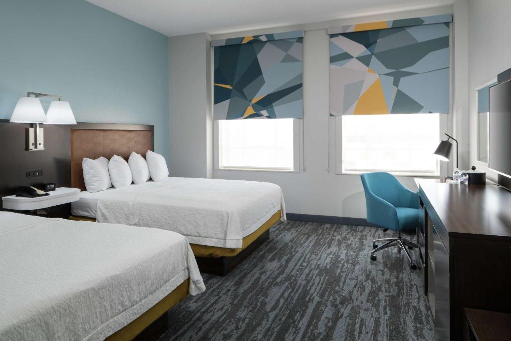 Hampton Inn & Suites Atlanta-Downtown - Queen Room With Two Queen Beds - Non-Smoking