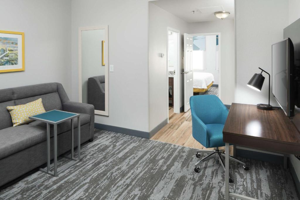 Hampton Inn & Suites Atlanta-Downtown - King Suite