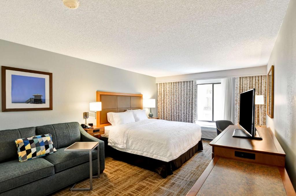 Hampton Inn Boca Raton - King Room With Sofa Bed And Study - Non-Smoking