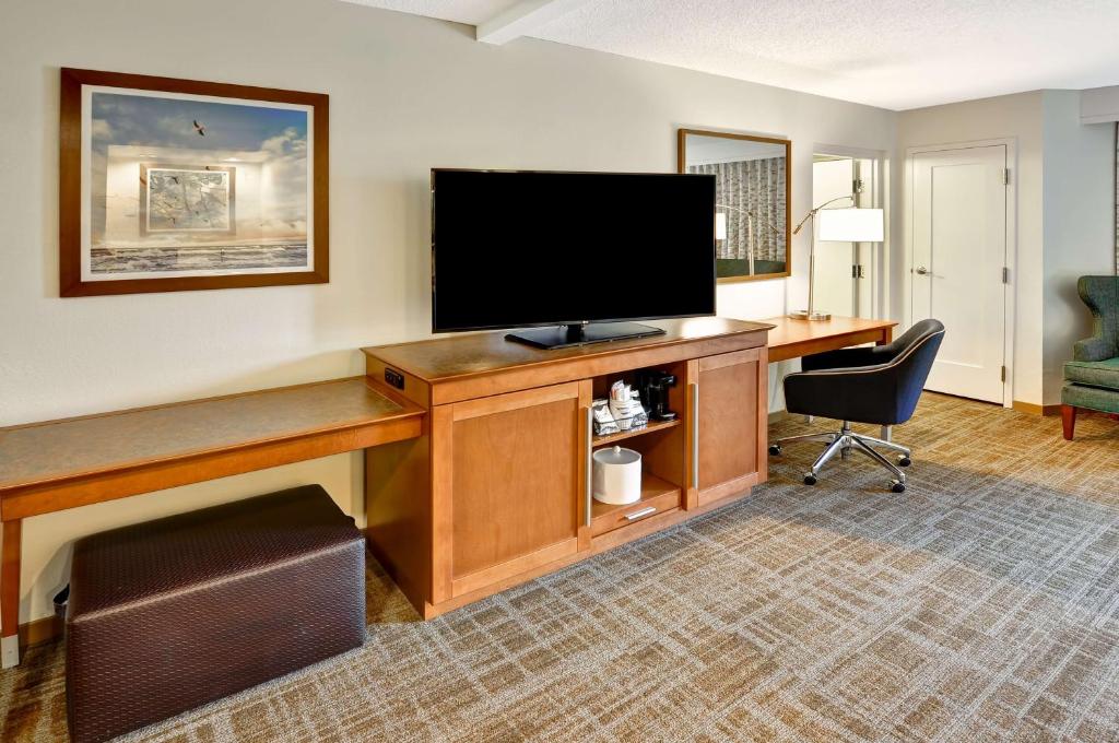 Hampton Inn Boca Raton - One-Bedroom King Suite With Sofa Bed - Non-Smoking