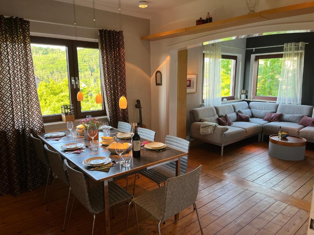 Ein Sitzbereich in der Unterkunft Ferienhaus Brinker Bleibe