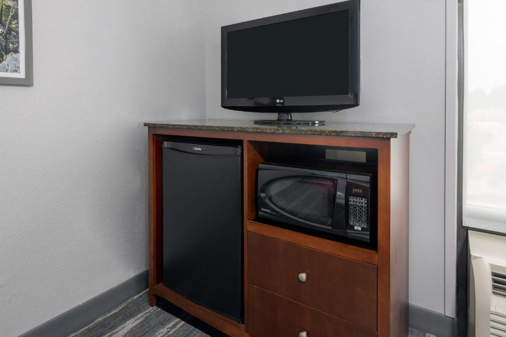 Hampton Inn & Suites Winston-Salem/University Area photo