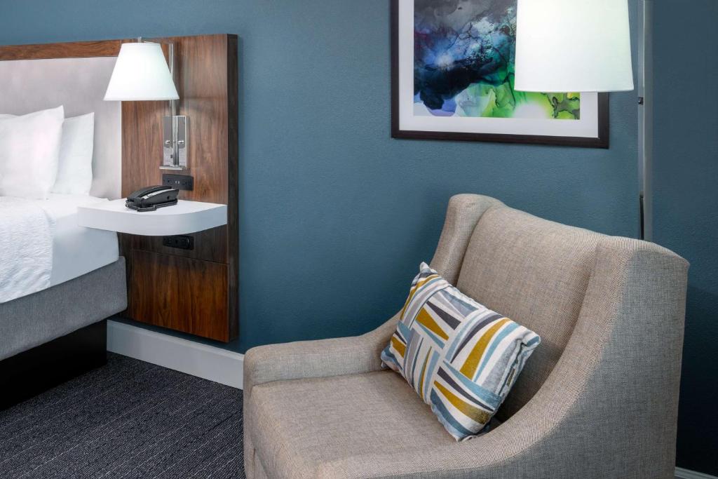Hampton Inn Savannah Historic District - Zimmer Mit Kingsize-Bett - Nichtraucher