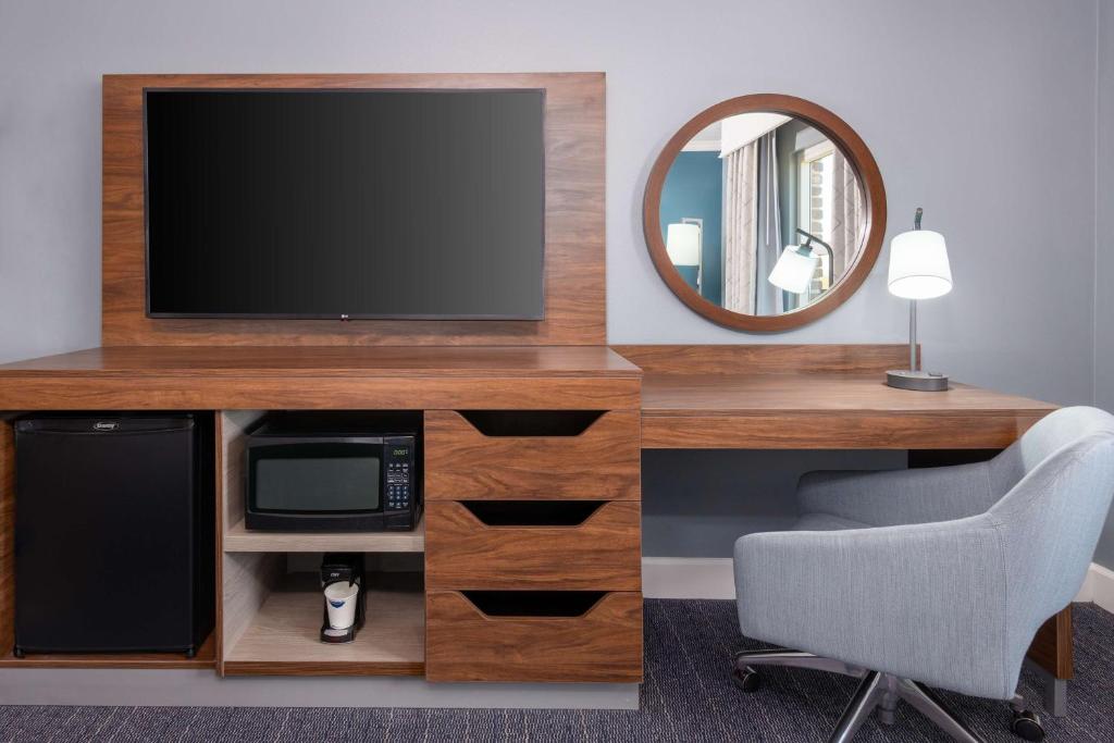 Hampton Inn Savannah Historic District - Deluxe Zimmer Mit Kingsize-Bett Und Blick - Nichtraucher