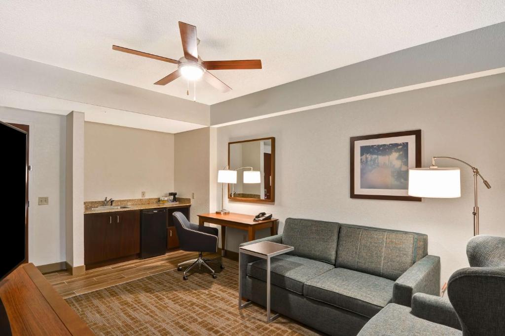 Hampton Inn Palm Beach Gardens - One-Bedroom King Suite With Sofa Bed - Non-Smoking