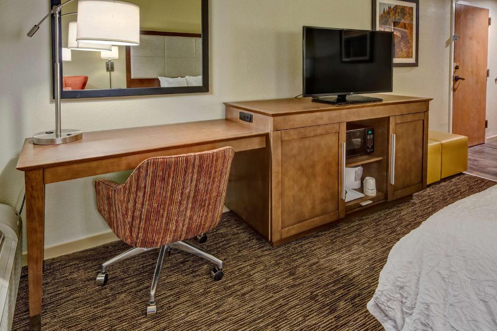 Hampton Inn Concord/Kannapolis - Deluxe Zimmer Mit Kingsize-Bett – Nichtraucher
