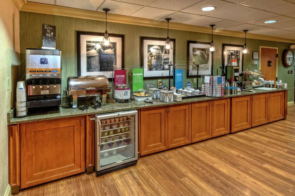 Hampton Inn Charlotte/Matthews photo