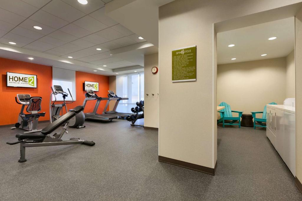 Fitness centrum a/nebo fitness zařízení v ubytování Home2 Suites by Hilton Champaign/Urbana