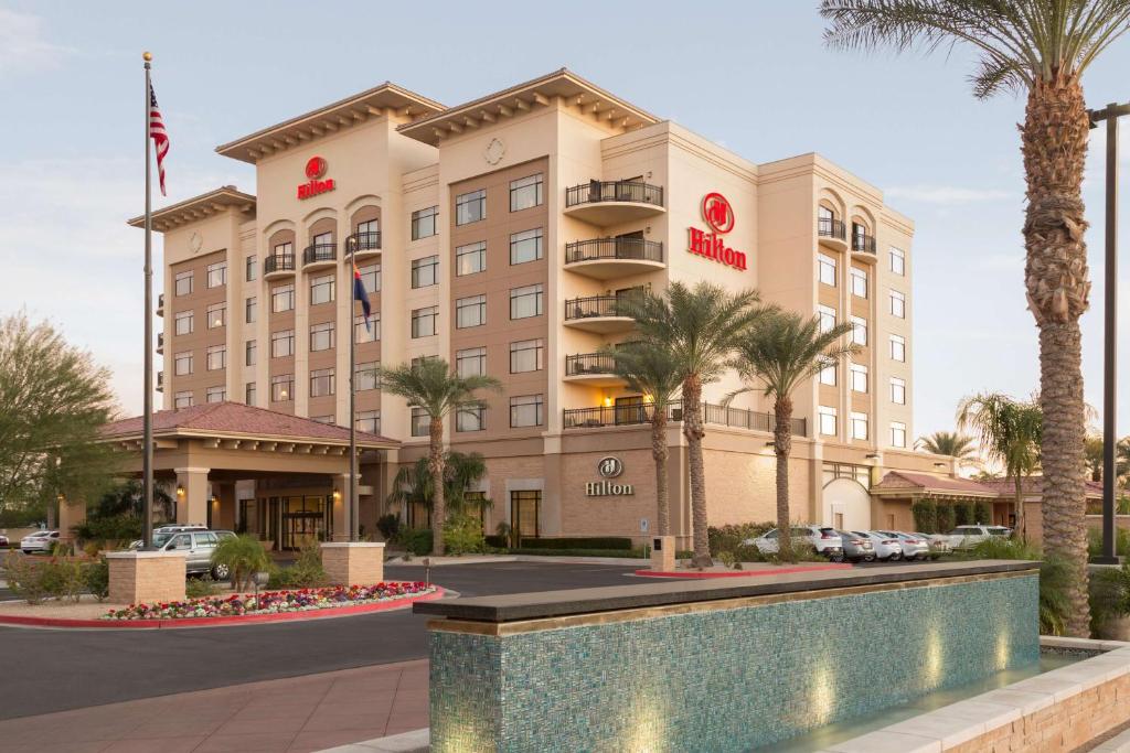a rendering of the hampton inn suites palm desert at Hilton Phoenix Chandler in Chandler