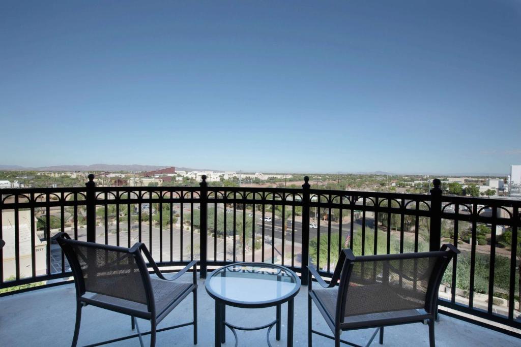 Rõdu või terrass majutusasutuses Hilton Phoenix Chandler