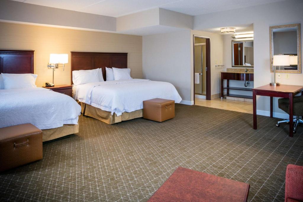 Hampton Inn & Suites Toledo-Perrysburg - King Suite With Two King Beds