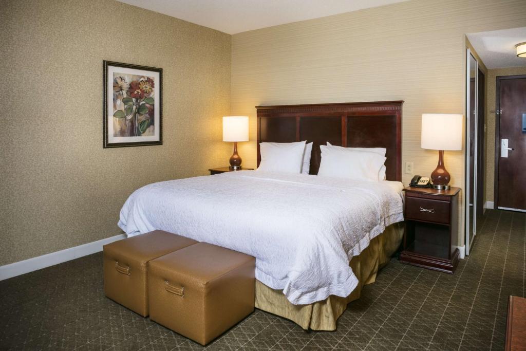 Hampton Inn & Suites Toledo-Perrysburg - King Room With King Bed - Non-Smoking