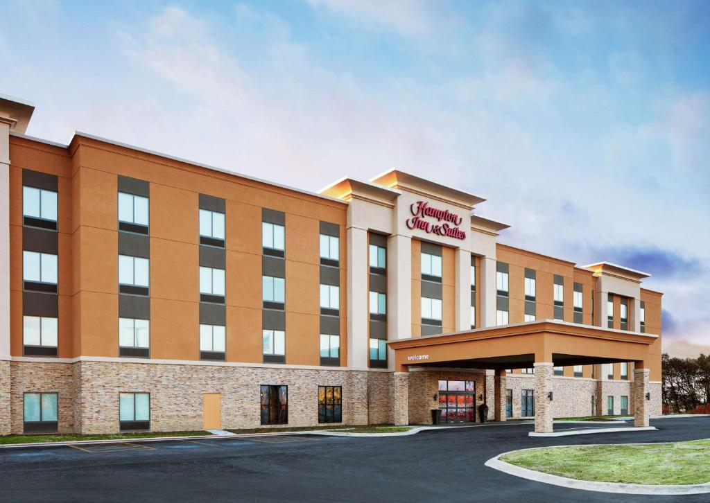 a rendering of the front of a hotel at Hampton Inn & Suites Chicago/Waukegan in Waukegan