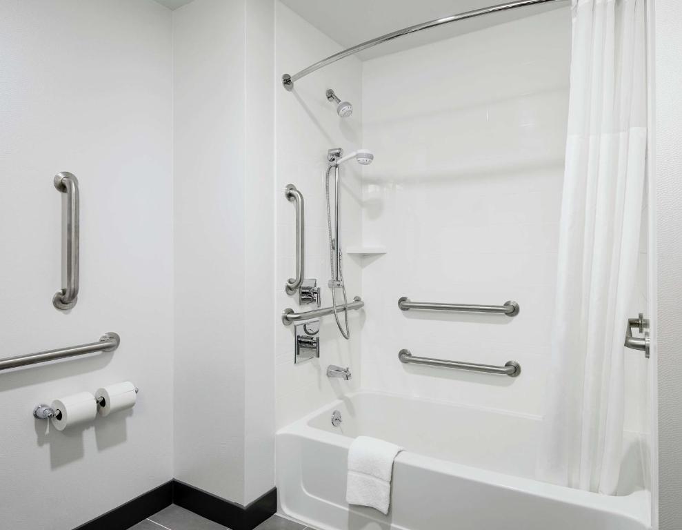 Hampton Inn & Suites Chicago/Waukegan photo