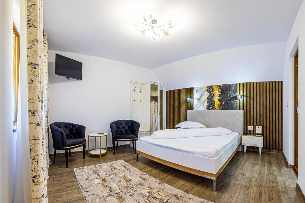 Postel nebo postele na pokoji v ubytování PENSIUNEA MIHAELA-Transalpina