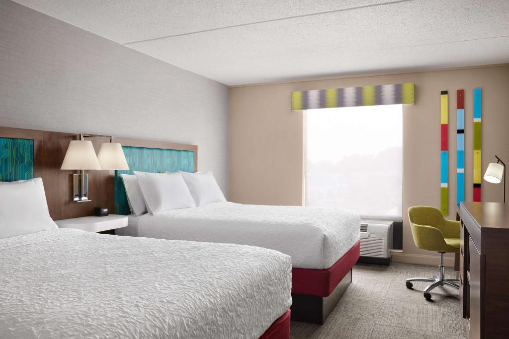 Hampton Inn & Suites West Haven - Queen Room With Two Queen Beds - Non-Smoking