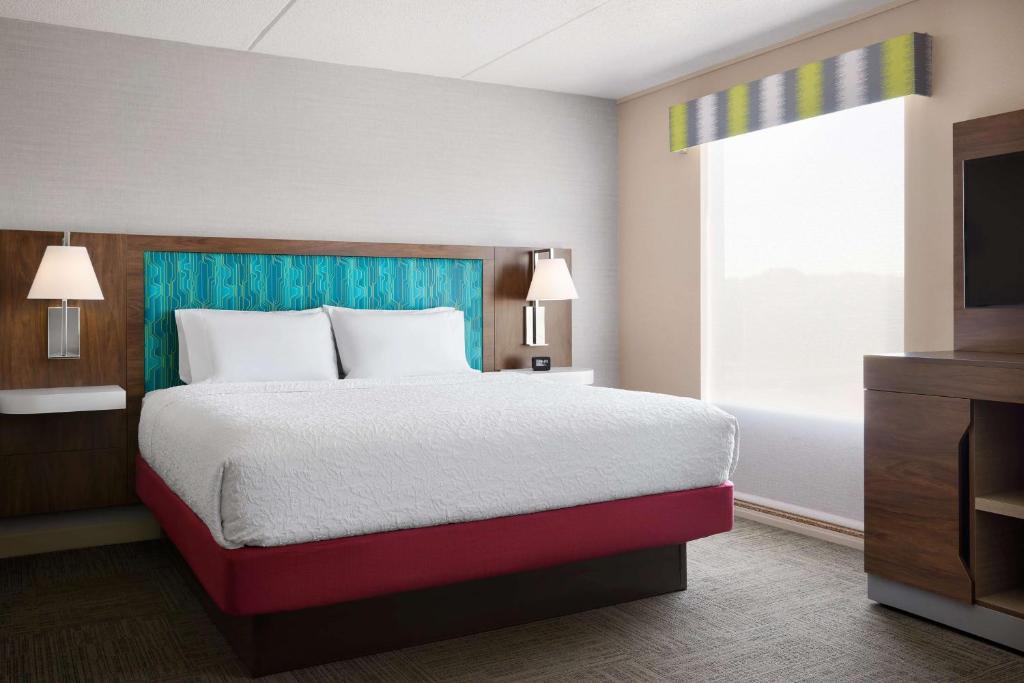 Hampton Inn & Suites West Haven - King Studio Suite - Non-Smoking