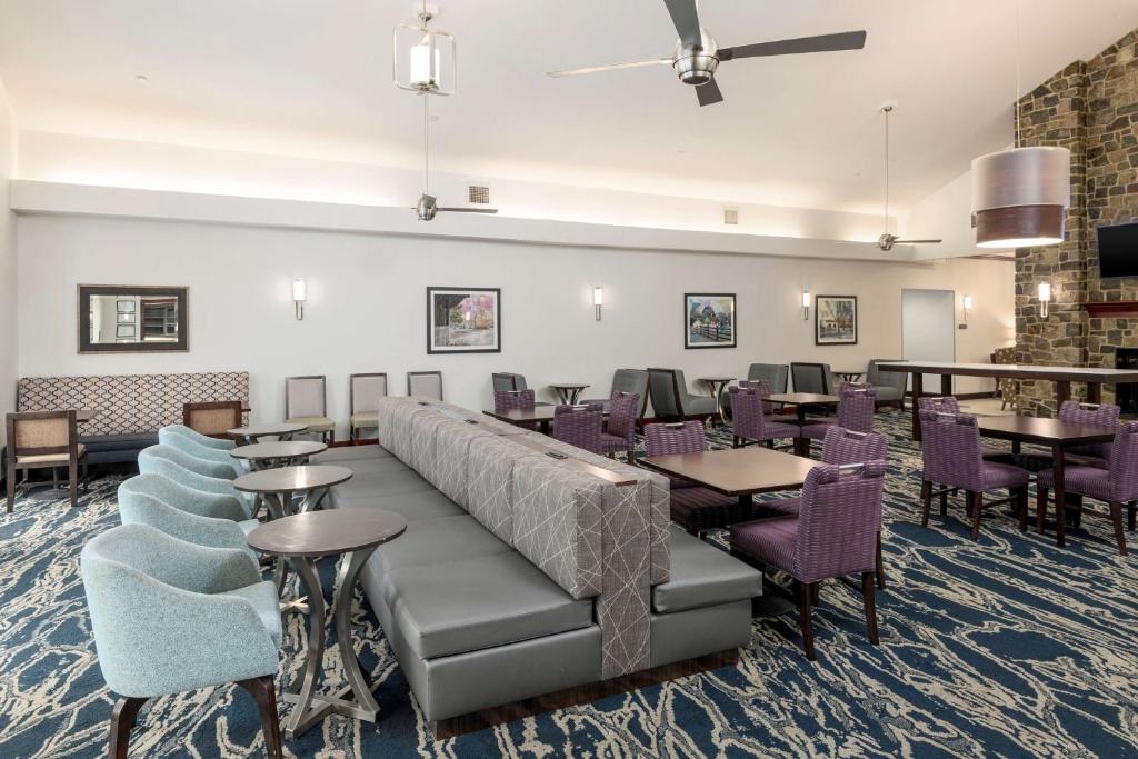 Posezení v ubytování Homewood Suites by Hilton Mount Laurel