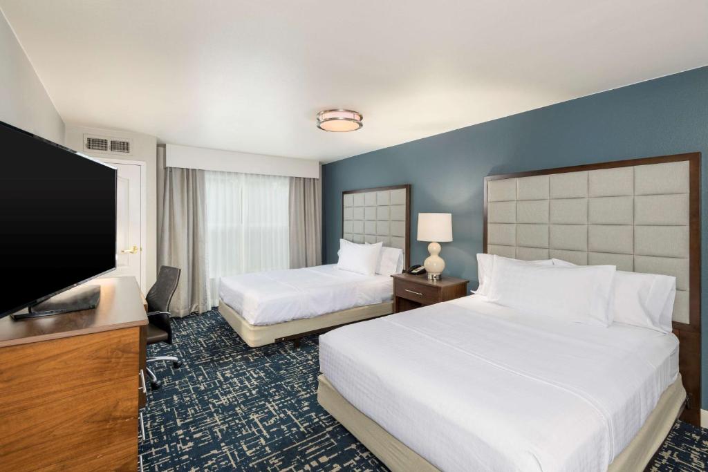Postel nebo postele na pokoji v ubytování Homewood Suites by Hilton Mount Laurel