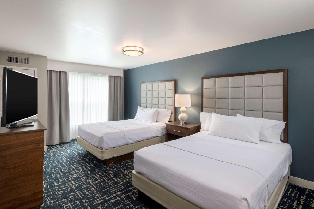 Postel nebo postele na pokoji v ubytování Homewood Suites by Hilton Mount Laurel