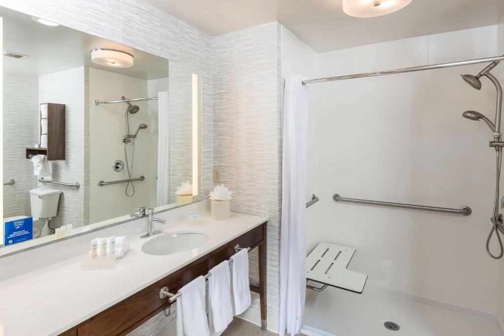 Koupelna v ubytování Homewood Suites by Hilton Mount Laurel