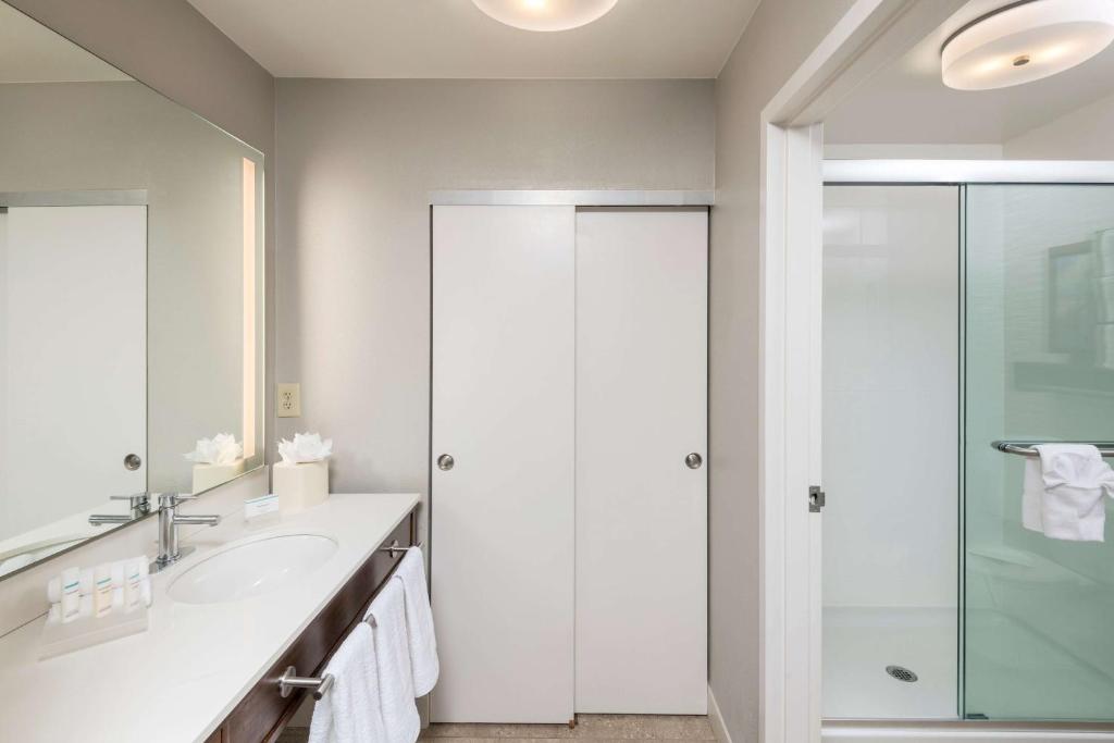 Koupelna v ubytování Homewood Suites by Hilton Mount Laurel