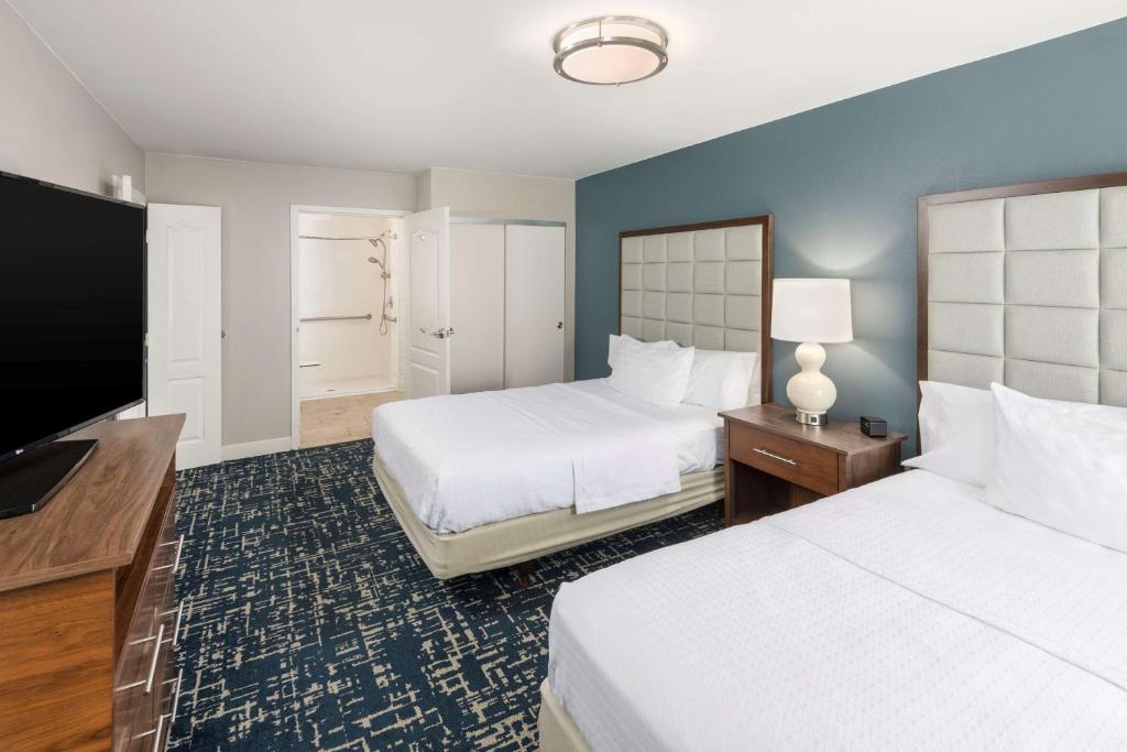 Postel nebo postele na pokoji v ubytování Homewood Suites by Hilton Mount Laurel