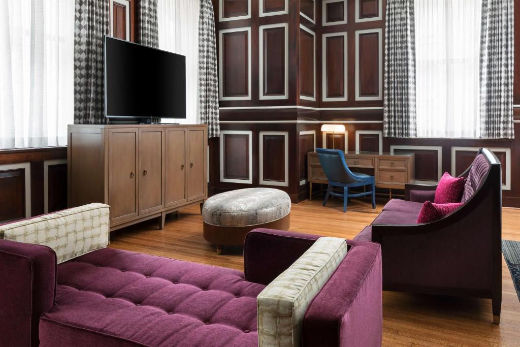 Hampton Inn & Suites Baltimore Inner Harbor photo