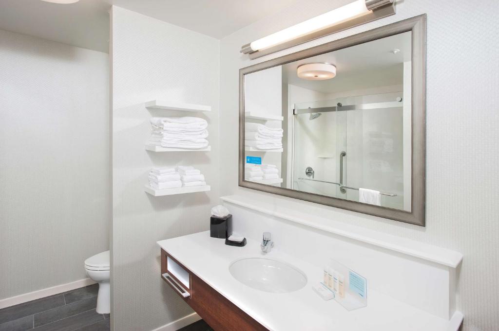 Hampton Inn & Suites LAX El Segundo photo