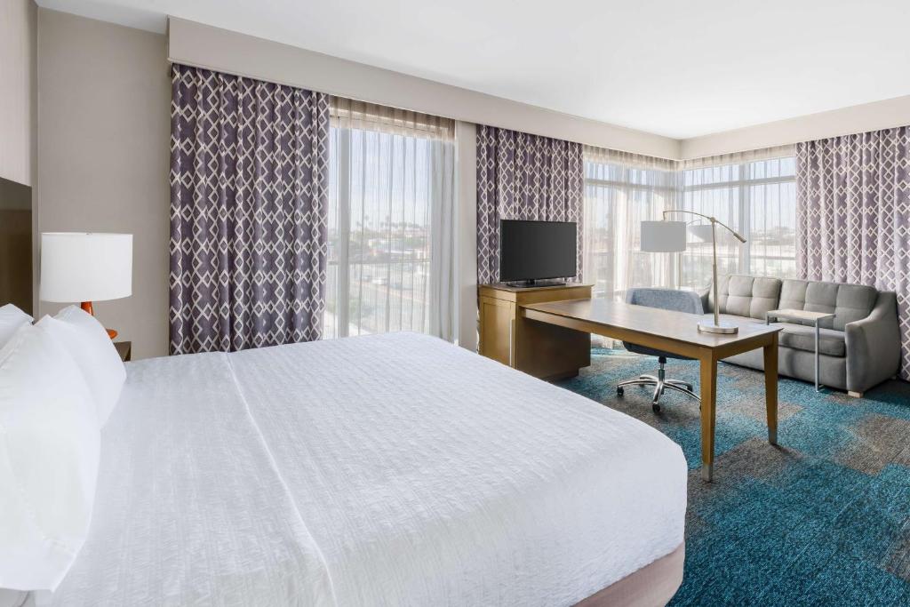 Hampton Inn & Suites LAX El Segundo photo